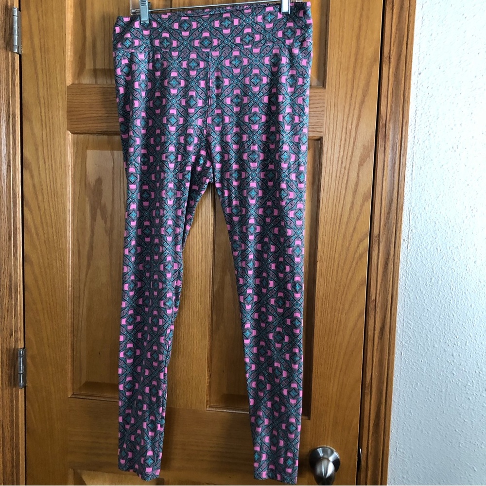 Patterned LuLaRoe Tall and Curvy Leggings